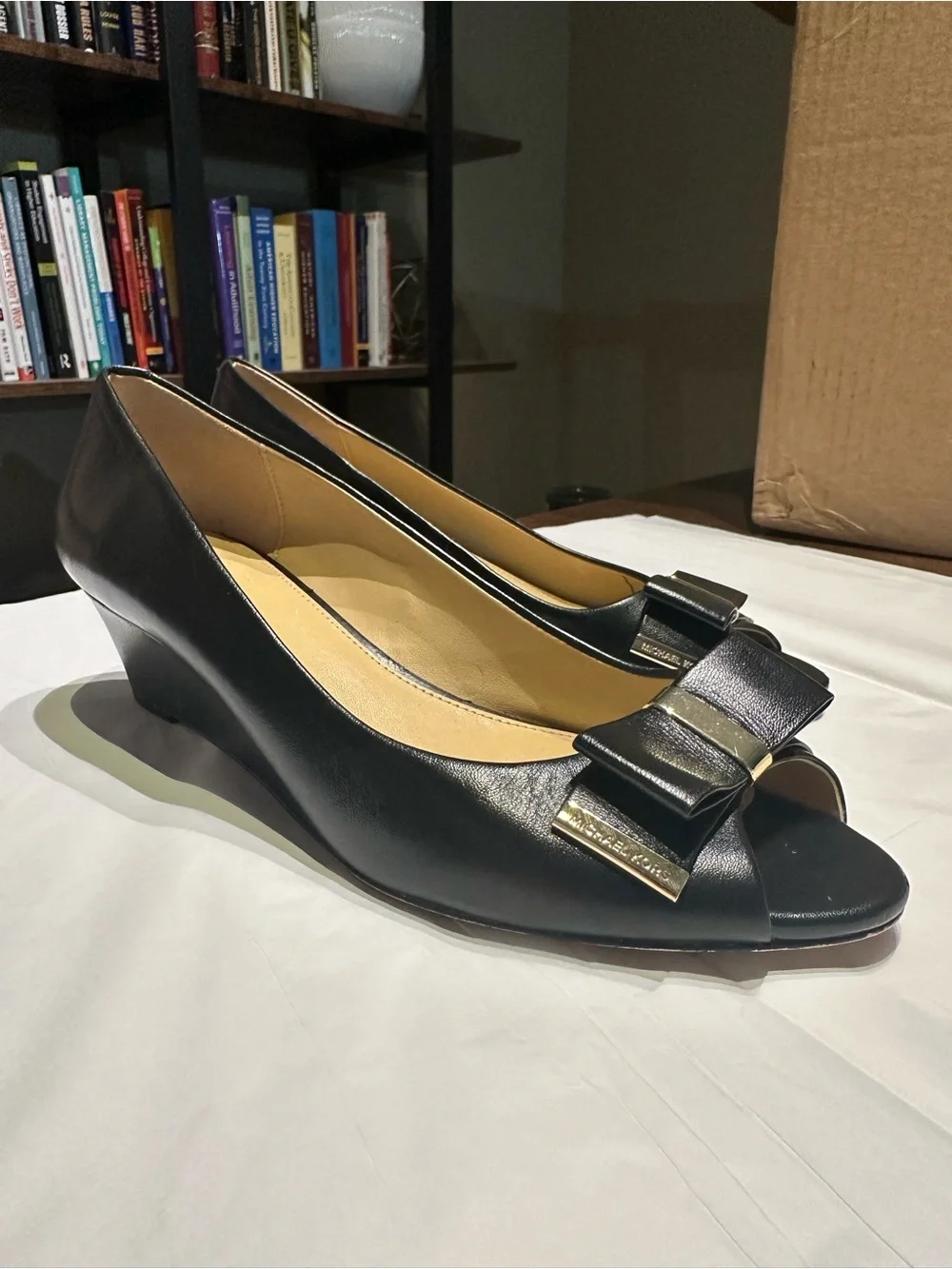 MICHAEL Michael Kors Black Leather Bow Peep Toe Wedge Pumps Sz 9M Gold Hardware